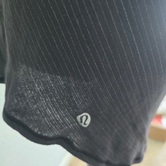 Lululemon Wild Tank Top 4 Black Heathered Gray Strappy Open Back Built-In Bra - Picture 4 of 7